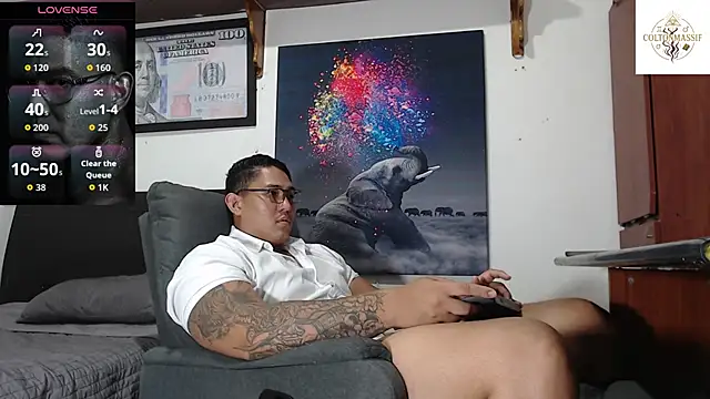 Snapshot of coltonmassiff chatting on 06.08.26 coltonmassiff online show from 06.08.26