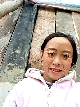 Snapshot of lemon-beo chatting on 12.17.25 lemon-beo online show from 12.17.25