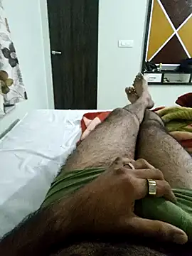 Snapshot of Tall7boy7 chatting on 12.21.25 Tall7boy7 online show from 12.21.25