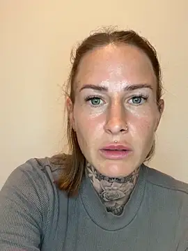 Snapshot of Klarry69 chatting on 04.10.26 Klarry69 online show from 04.10.26