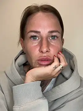 Snapshot of Klarry69 chatting on 04.15.26 Klarry69 online show from 04.15.26