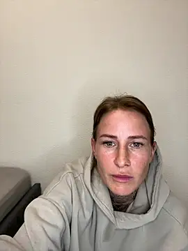 Snapshot of Klarry69 chatting on 04.15.26 Klarry69 online show from 04.15.26