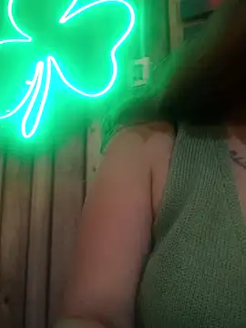 Snapshot of SofiEsteves chatting on 12.20.25 SofiEsteves online show from 12.20.25