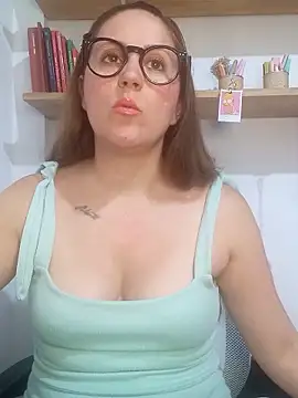 Snapshot of SofiEsteves chatting on 02.09.26 SofiEsteves online show from 02.09.26