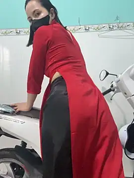 Snapshot of bi_biii chatting on 05.17.26 bi biii online show from 05.17.26