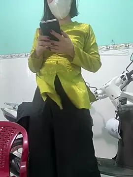 Snapshot of bi_biii chatting on 05.18.26 bi biii online show from 05.18.26