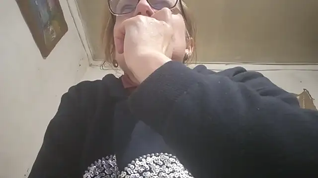 KissAndVibe online show from 12.19.25