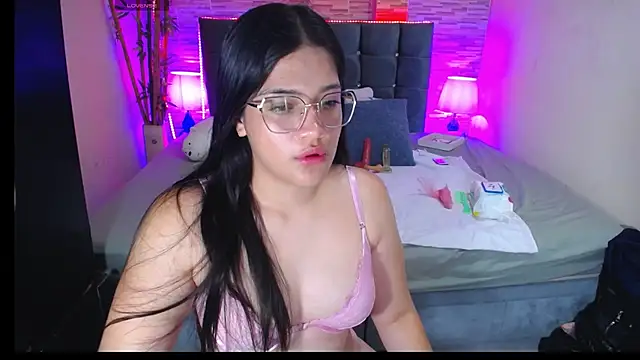 Snapshot of Valeri_hot22 chatting on 04.30.26 Valeri hot22 online show from 04.30.26