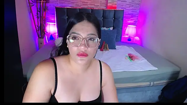 Snapshot of Valeri_hot22 chatting on 05.05.26 Valeri hot22 online show from 05.05.26