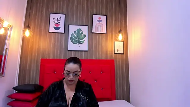 Snapshot of meggancurvy chatting on 02.19.26 meggancurvy online show from 02.19.26