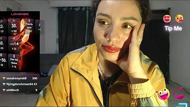 Snapshot of zoee_taiana chatting on 12.21.25 zoee taiana online show from 12.21.25