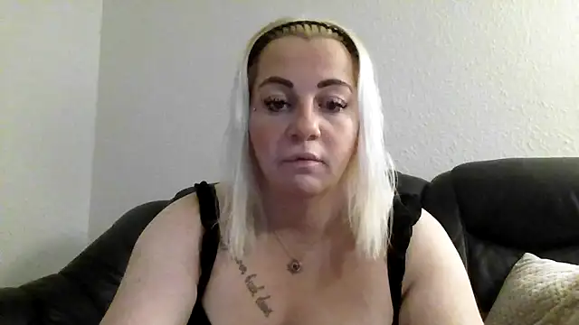 Snapshot of Redos1 chatting on 01.12.26 Redos1 online show from 01.12.26