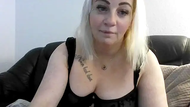 Snapshot of Redos1 chatting on 01.13.26 Redos1 online show from 01.13.26