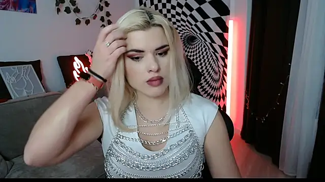 Snapshot of Ariana_Saint chatting on 02.10.26 Ariana Saint online show from 02.10.26