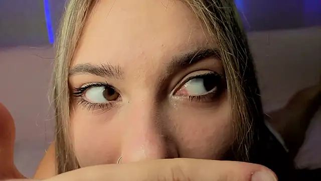 Snapshot of angel_lin chatting on 03.22.26 angel lin online show from 03.22.26