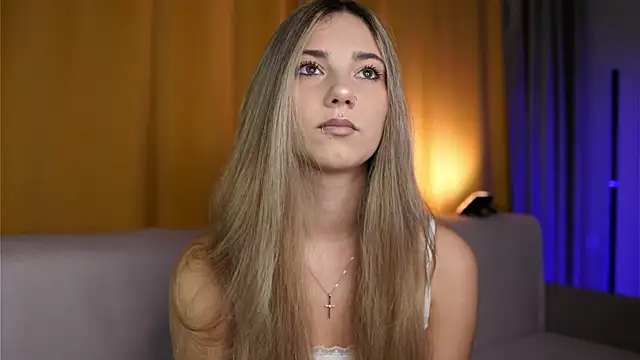 Snapshot of angel_lin chatting on 04.04.26 angel lin online show from 04.04.26