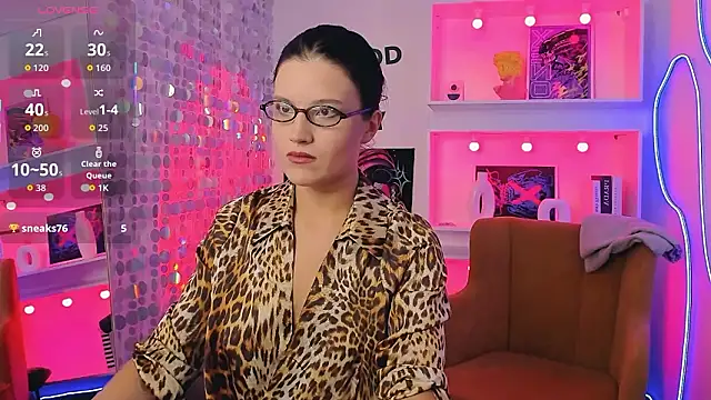 Snapshot of RowenMoon chatting on 02.14.26 RowenMoon online show from 02.14.26