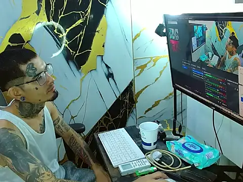 Snapshot of Boy_tatto77 chatting on 04.25.26 Boy tatto77 online show from 04.25.26