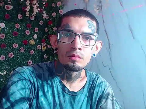 Snapshot of Boy_tatto77 chatting on 04.29.26 Boy tatto77 online show from 04.29.26