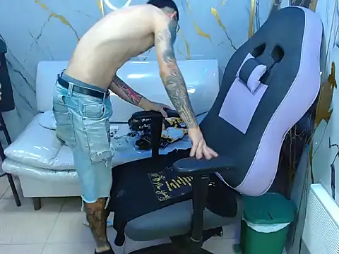 Snapshot of Boy_tatto77 chatting on 05.10.26 Boy tatto77 online show from 05.10.26