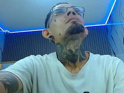 Snapshot of Boy_tatto77 chatting on 05.14.26 Boy tatto77 online show from 05.14.26