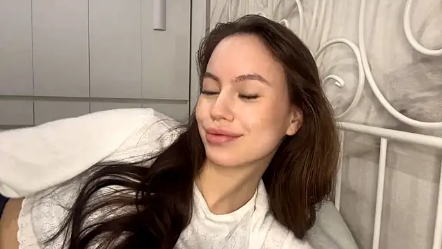 Snapshot of KitCerveny chatting on 12.19.25 KitCerveny online show from 12.19.25