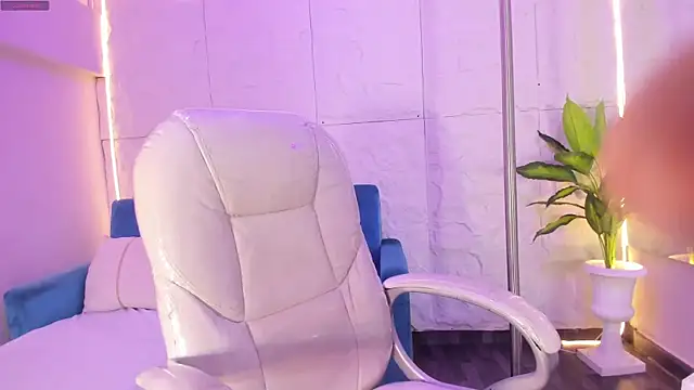 Mia Ness online show from 01.08.26