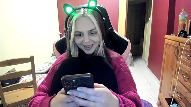 Snapshot of LunaAngell chatting on 01.07.26 LunaAngell online show from 01.07.26