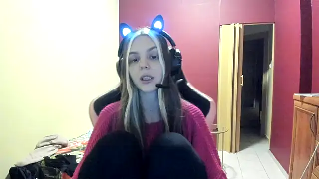 Snapshot of LunaAngell chatting on 01.11.26 LunaAngell online show from 01.11.26