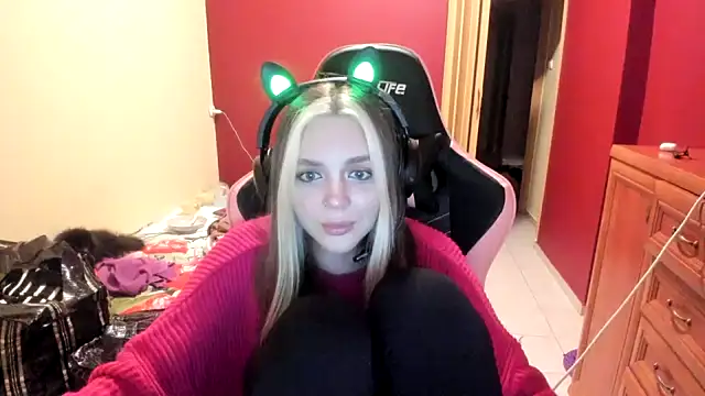 Snapshot of LunaAngell chatting on 01.16.26 LunaAngell online show from 01.16.26