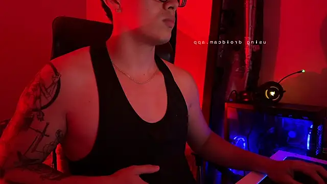 Snapshot of edwinsalvator chatting on 12.18.25 edwinsalvator online show from 12.18.25