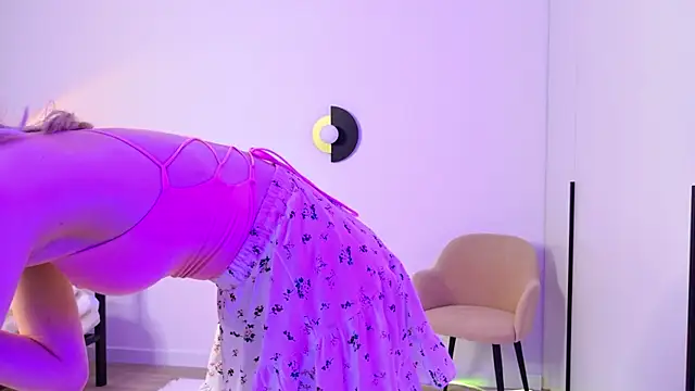 MidnightLily  online show from 04.05.26