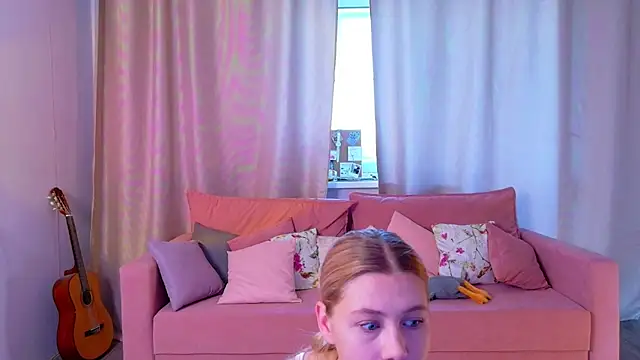 Snapshot of MidnightLily_ chatting on 07.30.26 MidnightLily online show from 07.30.26