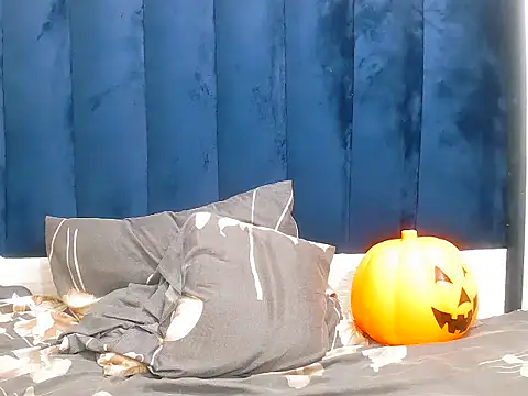 DarkBeauty33 online show from 12.22.25