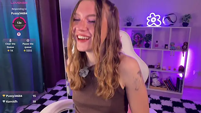 Snapshot of KellySunn chatting on 07.17.26 KellySunn online show from 07.17.26
