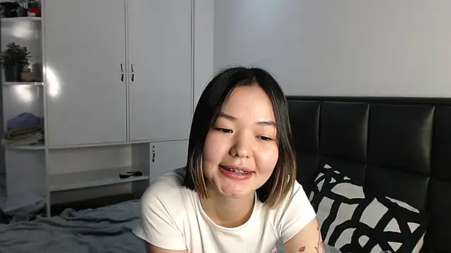 Snapshot of niia_mur chatting on 02.22.26 niia mur online show from 02.22.26