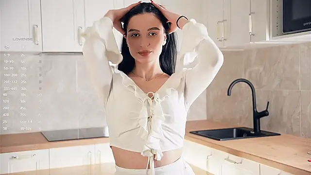 Snapshot of TyraEspina chatting on 01.06.26 TyraEspina online show from 01.06.26