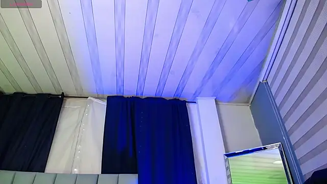 Emilyy05  online show from 12.21.25