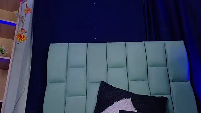 Emilyy05  online show from 05.13.26