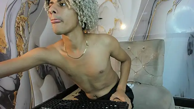 Snapshot of Victor_LatinBoy chatting on 12.22.25 Victor LatinBoy online show from 12.22.25