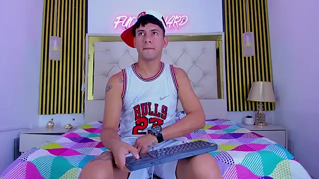 Snapshot of Sweet_kevin1 chatting on 12.22.25 Sweet kevin1 online show from 12.22.25