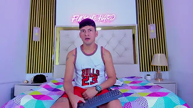 Snapshot of Sweet_kevin1 chatting on 12.23.25 Sweet kevin1 online show from 12.23.25