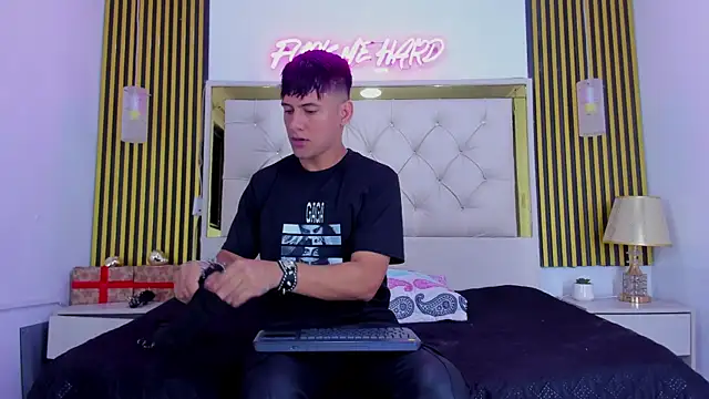 Snapshot of Sweet_kevin1 chatting on 01.09.26 Sweet kevin1 online show from 01.09.26