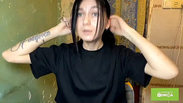 EstherKiester online show from 12.22.25