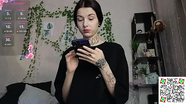 LeonaHinnes online show from 01.14.26