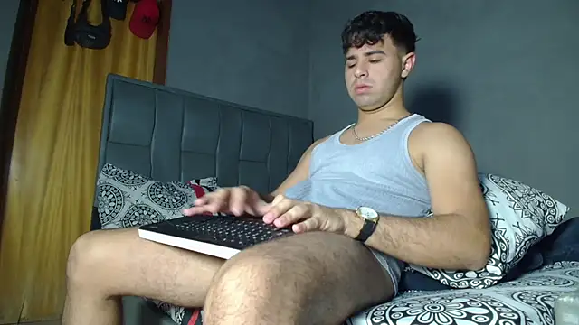Snapshot of MAXIMILAINO-XXX chatting on 04.21.26 MAXIMILAINO-XXX online show from 04.21.26