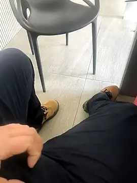 Snapshot of cyclops86 chatting on 12.21.25 cyclops86 online show from 12.21.25