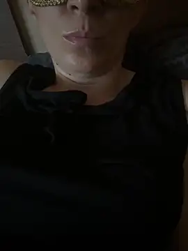 Snapshot of SexyMamiVee chatting on 04.17.26 SexyMamiVee online show from 04.17.26
