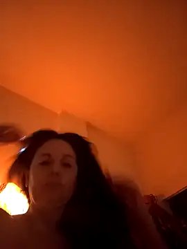 Snapshot of EdgedSleeve chatting on 02.19.26 EdgedSleeve online show from 02.19.26