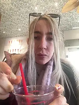 BarbieBlondieGirl online show from 12.22.25